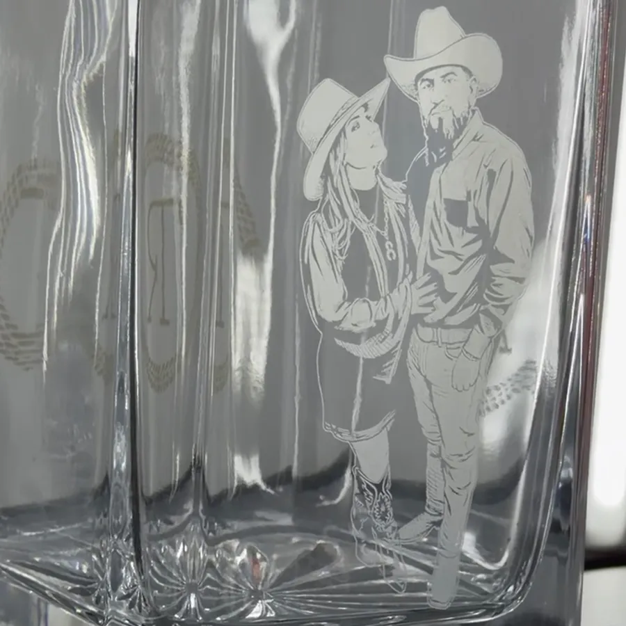 Clear glass decanter with photo-realistic laser engraving